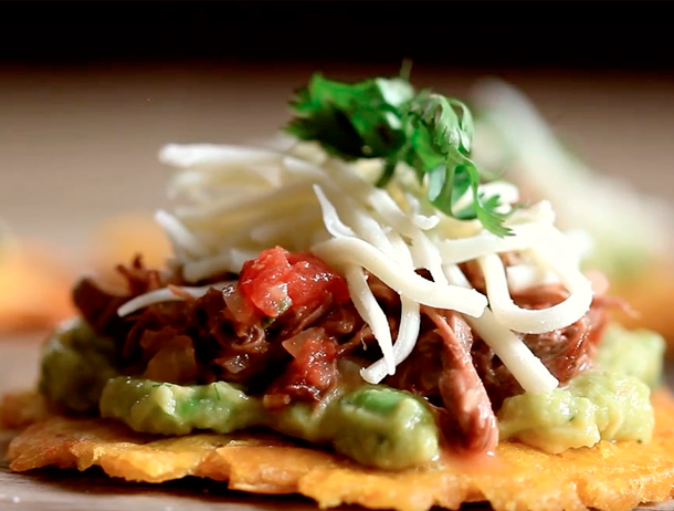 1504902775-tostones-de-carne-desmechada-616