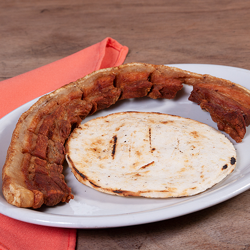 chicharron-grande-con-arepa